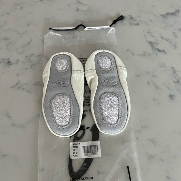 Capezio White Acro Shoes Sz 11 - Picture 2 of 3